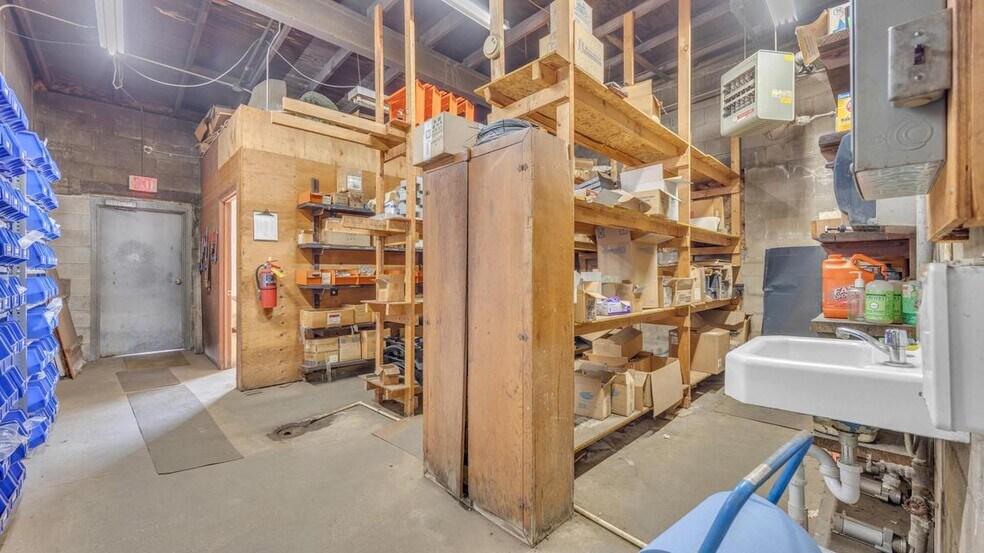 More Photos Of 310 S 10th St, Oostburg Manufacturing For Sale