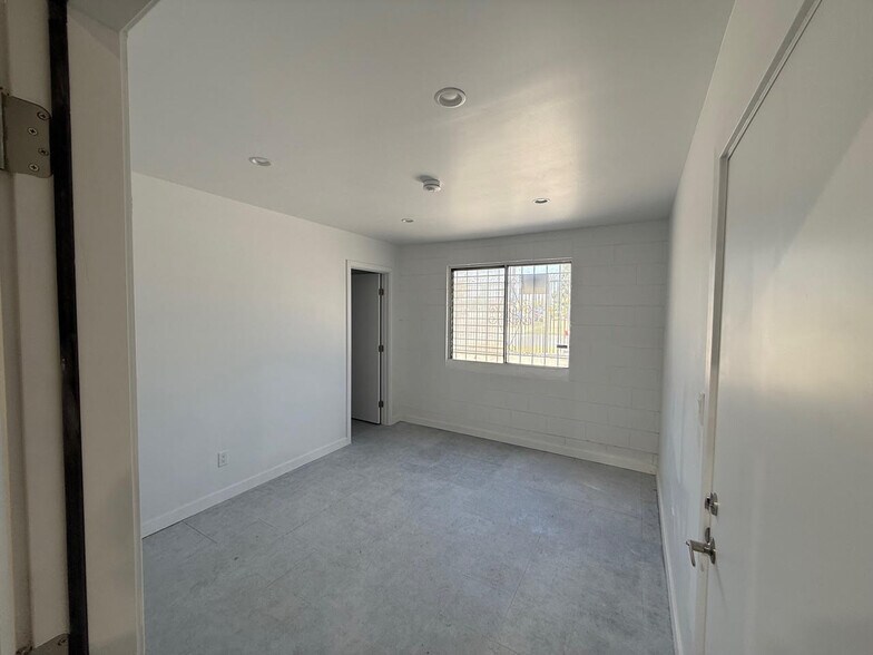 More Photos Of 3601-3605 E 8th St, Los Angeles Distribution For Sale