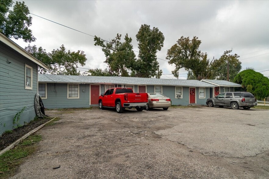 More Photos Of 13928 Bandera St, Houston Apartments For Sale