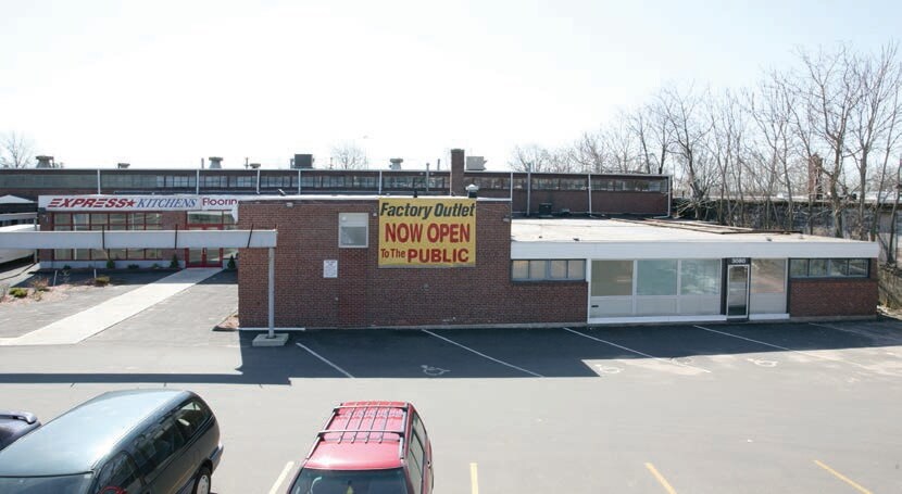 More Photos Of 3080 Main St, Hartford Showroom For Lease