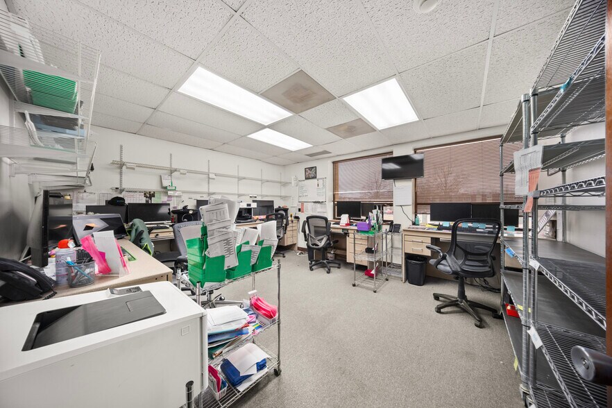 More Photos Of 5413 Walnut Ave, Downers Grove Office For Lease