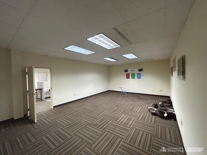 More Photos Of 13500-13550 Falling Water Rd, Strongsville Office For Sale