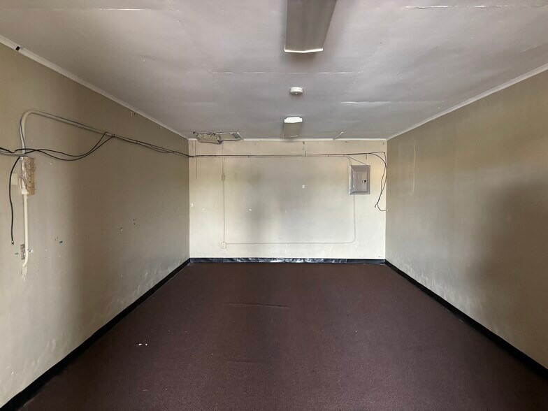 More Photos Of 1610 E Tyler St, Harlingen Unknown For Lease