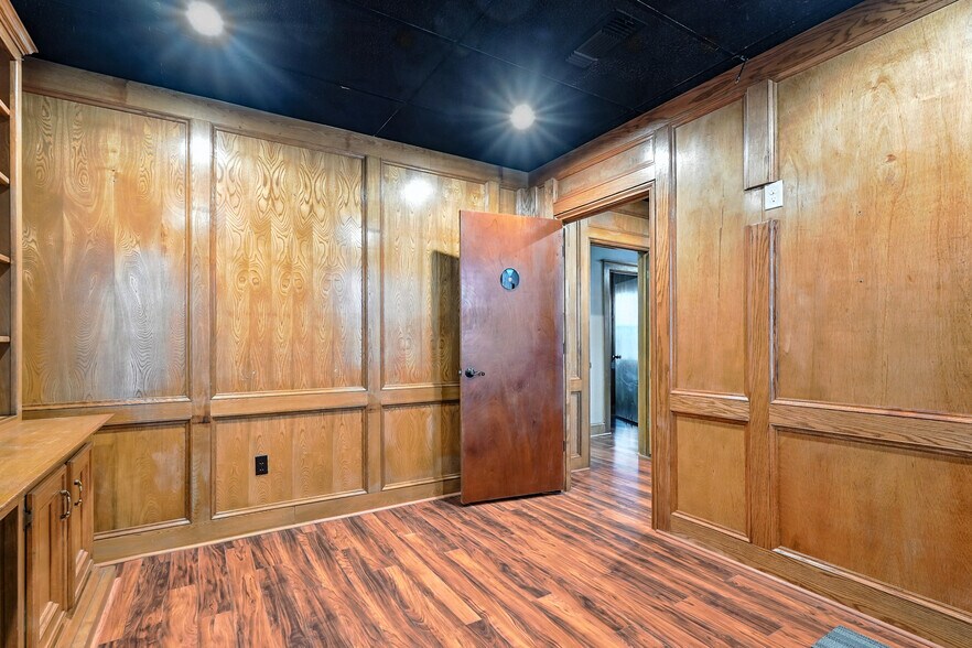 More Photos Of 441 Butternut St, Abilene Office For Sale