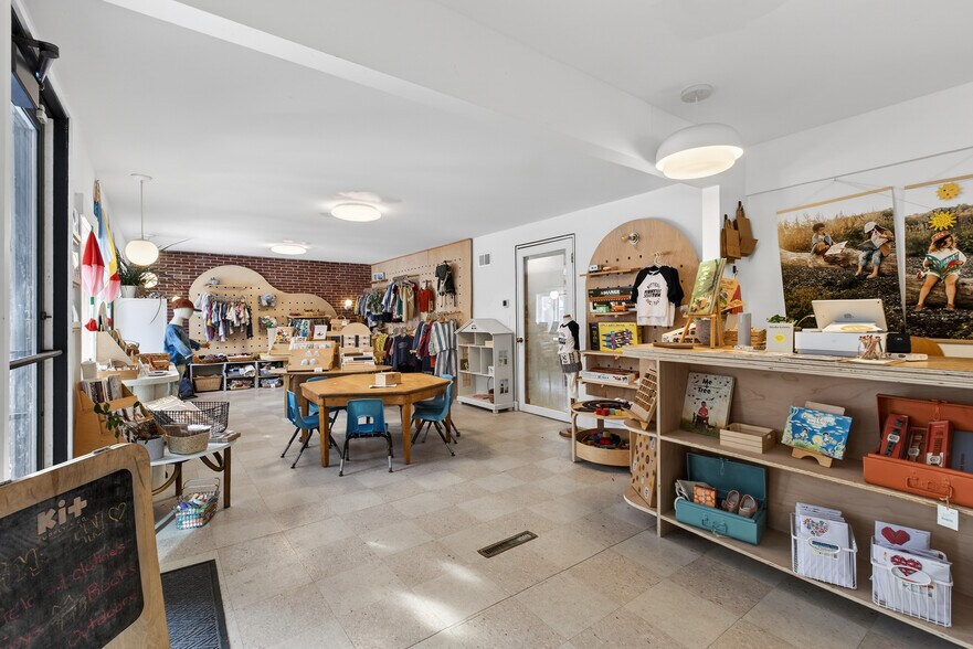 More Photos Of 10 Walker St, Kittery Loft Creative Space For Lease