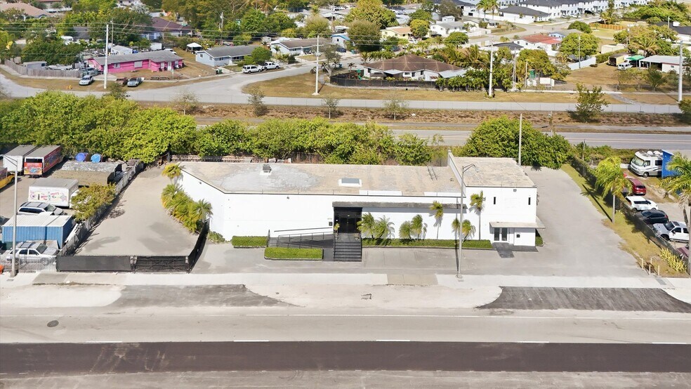 More Photos Of 22790 S Dixie Hwy, Miami Showroom For Lease