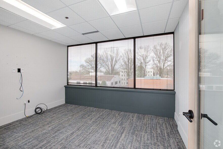More Photos Of 1320 Old Chain Bridge Rd, McLean Office For Lease