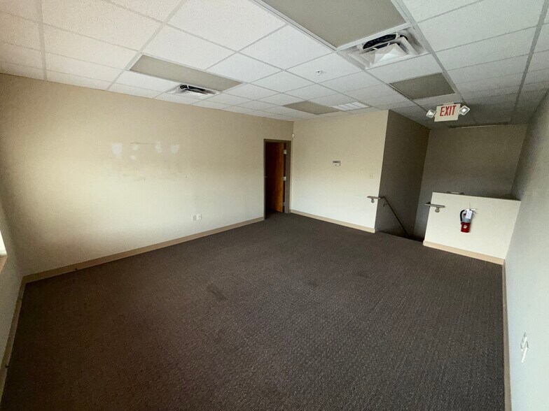 More Photos Of 6457 Hazeltine National Dr, Orlando Warehouse For Sale