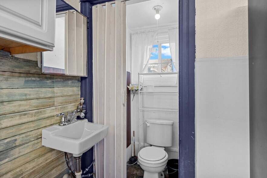 More Photos Of 600 W Broad St, Paulsboro Specialty For Sale