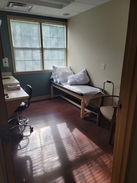 More Photos Of 385 Oxford Valley Rd, Yardley Medical For Lease