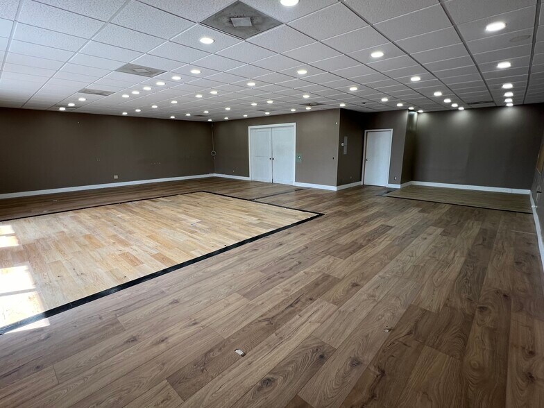 More Photos Of 500 N Old Dixie Hwy, Jupiter Light Manufacturing For Lease