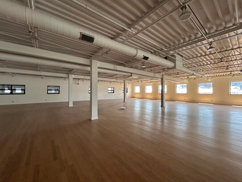 More Photos Of 625 N Sacramento Blvd, Chicago Warehouse For Lease