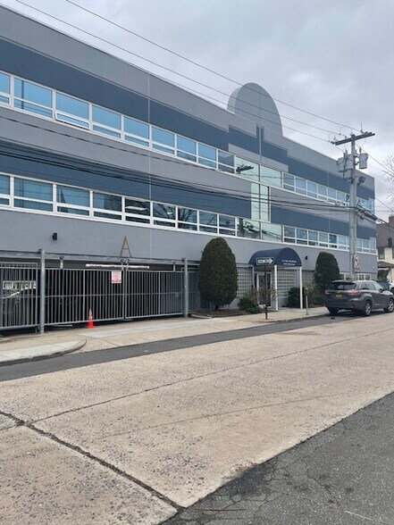 More Photos Of 20 W Lincoln Ave, Valley Stream Office For Lease