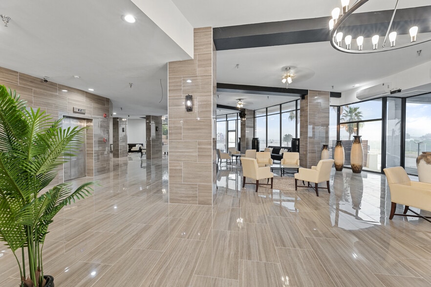 More Photos Of 1 S Main Ave, Laredo Hotel For Sale