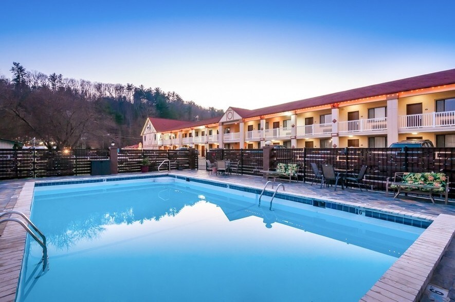 8220 S Main St, Helen, GA 30545 Hotel For Sale