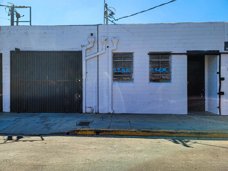 More Photos Of 3332 14th St, Los Angeles Warehouse For Lease