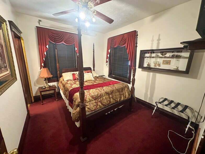 More Photos Of 211 W Kansas St, Crofton Hotel For Sale