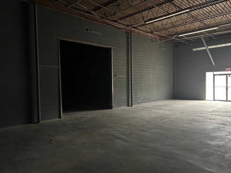 More Photos Of 2734 W Kingsley Rd, Garland Light Distribution For Lease