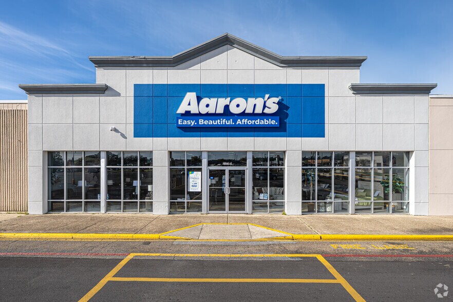 More Photos Of 10541 Diberville Blvd, Biloxi Storefront For Lease