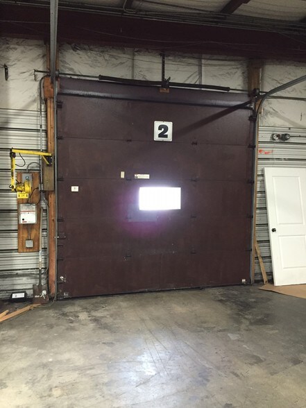 More Photos Of 44-49 Venner Rd, Amsterdam Manufacturing For Lease