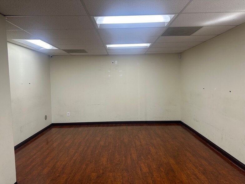 More Photos Of 10913 Venice Blvd, Los Angeles Medical For Lease