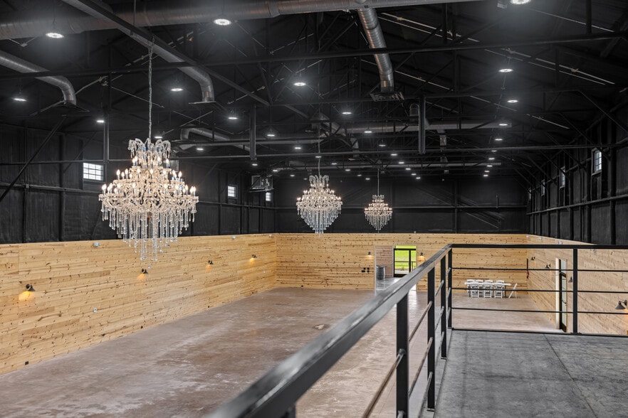 More Photos Of 151 5th St st, Honey Grove Flex For Sale