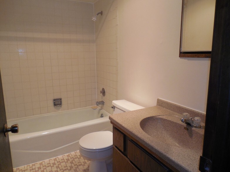 More Photos Of 201 Weed St, Fox Lake Apartments For Sale