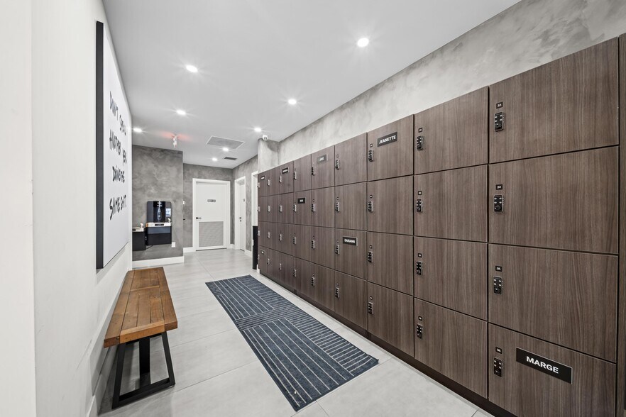 More Photos Of 3000 N Federal Hwy, Fort Lauderdale Storefront Retail Office For Sale