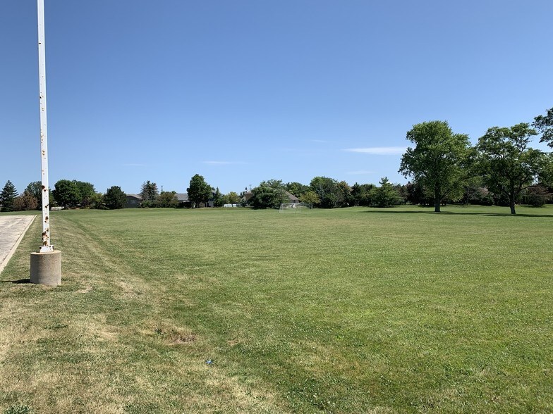 More Photos Of 10850 W Laraway Rd, Frankfort General Retail For Lease