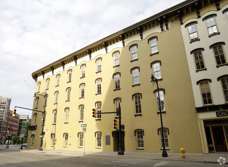 More Photos Of 100-110 Monroe Center St NW, Grand Rapids Office For Sale