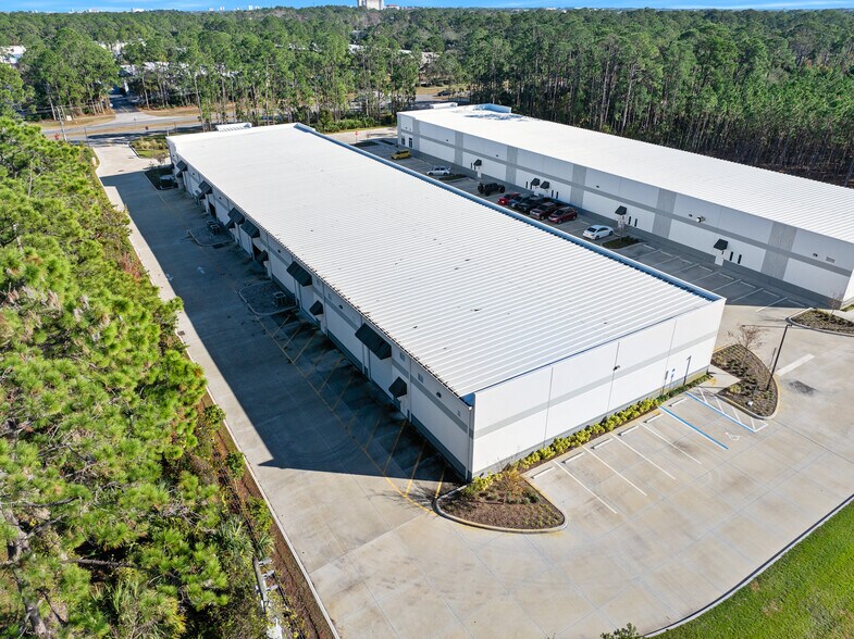 More Photos Of 836 Bill France Blvd, Daytona Beach Warehouse For Lease