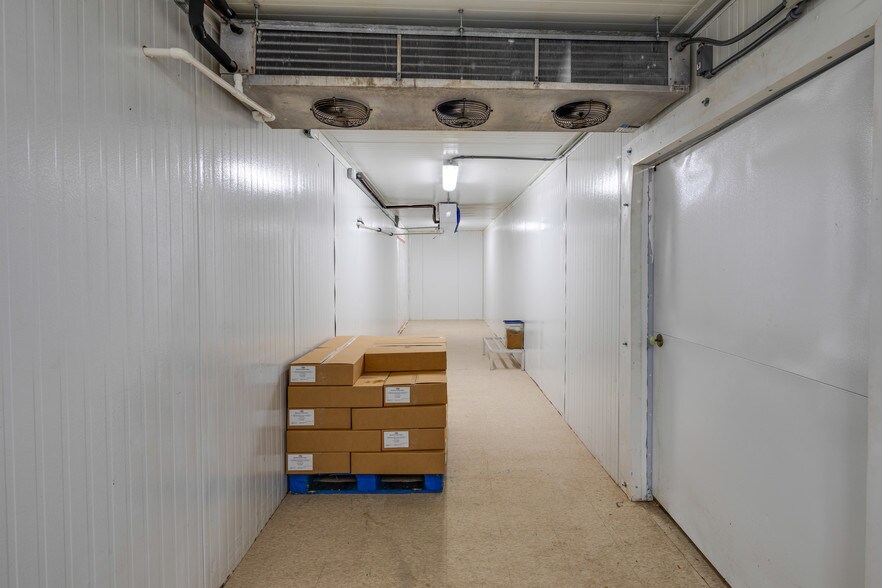 More Photos Of 702 Mall Blvd, Brunswick Supermarket For Sale