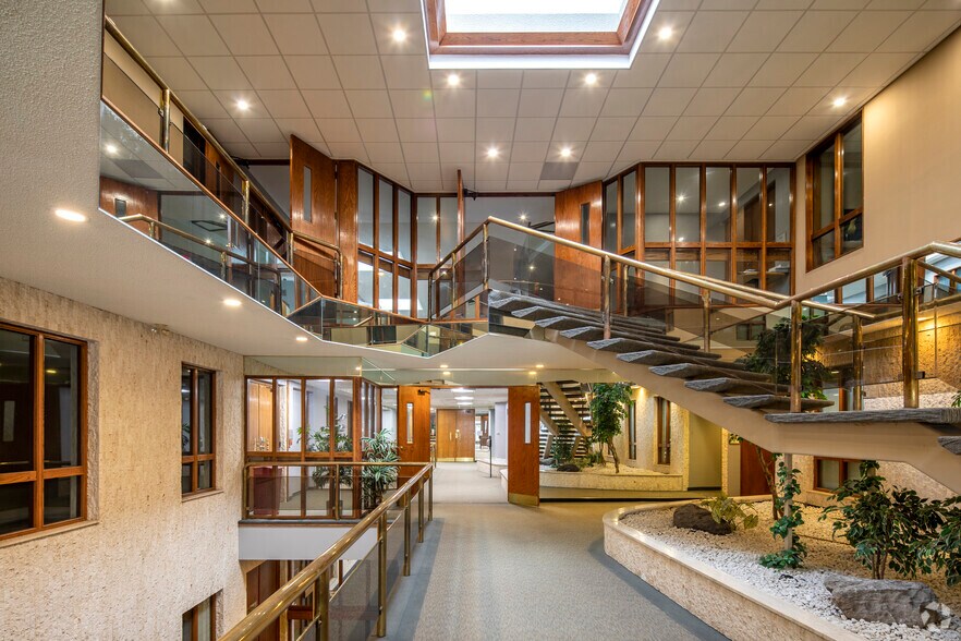 More Photos Of 3310-3320 S Service Rd, Burlington Office For Lease