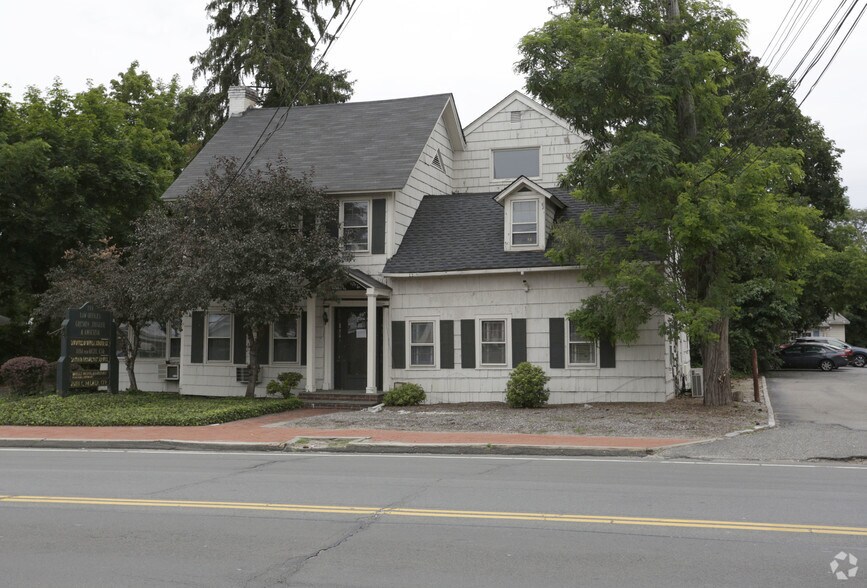 More Photos Of 199 E Main St, Smithtown Office For Sale