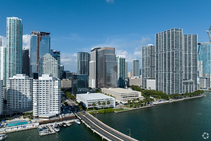More Photos Of 701 Brickell Ave, Miami Office Residential For Lease