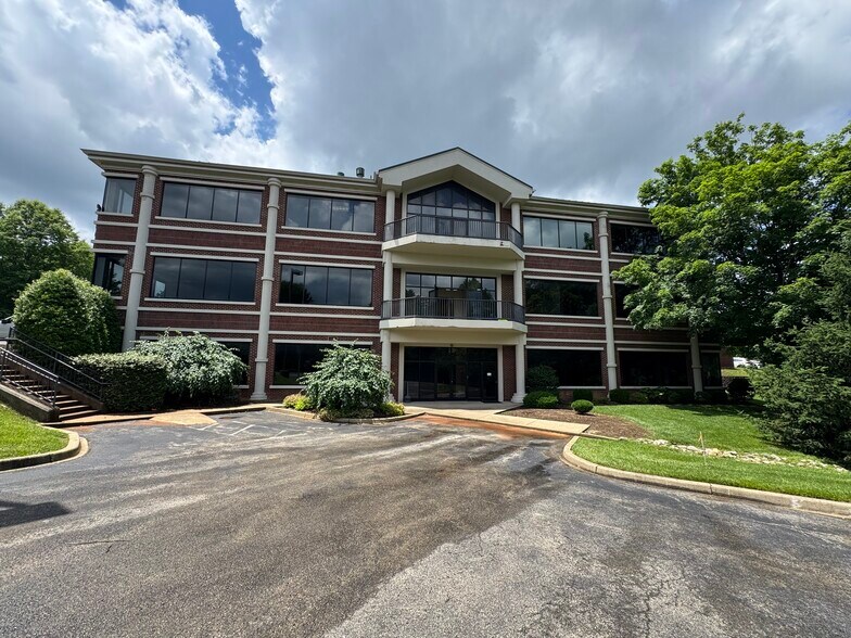 More Photos Of 2031 Nelson Miller Pky, Louisville Office For Lease