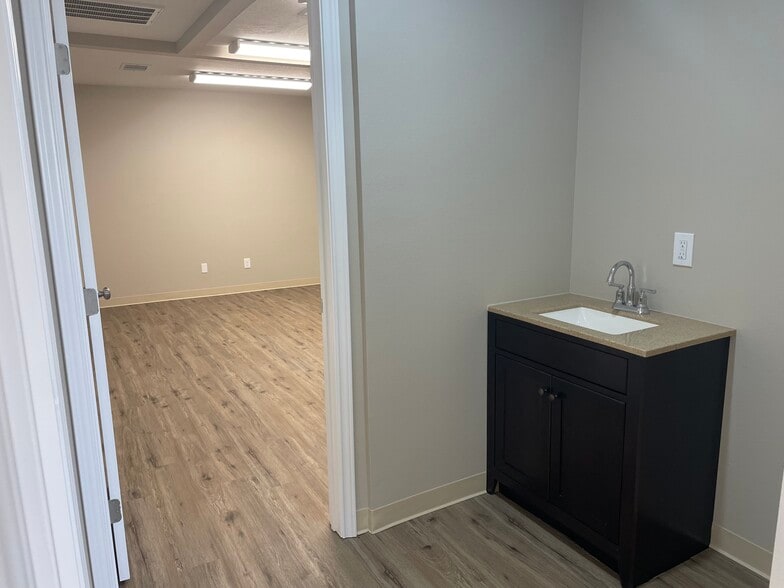More Photos Of 1120 County Road 129, Alvin Warehouse For Sale