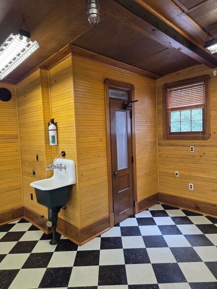 More Photos Of 815-817 Rosedale Dr, New Orleans Office For Sale