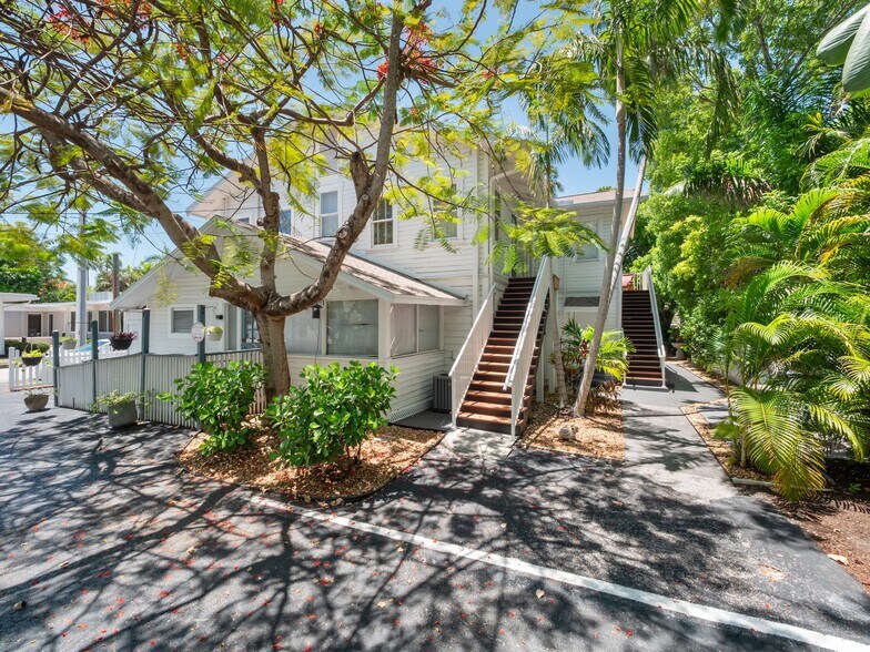 More Photos Of 2135 Mcgregor Blvd, Fort Myers Hospitality For Sale