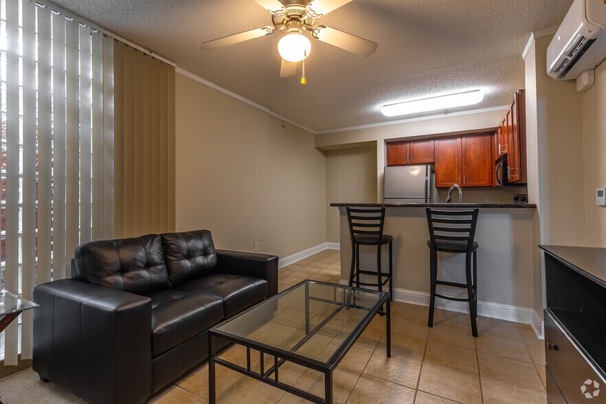 More Photos Of 1001 University Ave, Lubbock Apartments For Lease