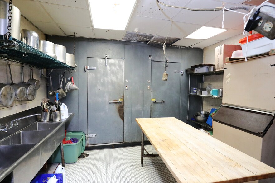 More Photos Of 37 John St, Kingston Apartments For Lease