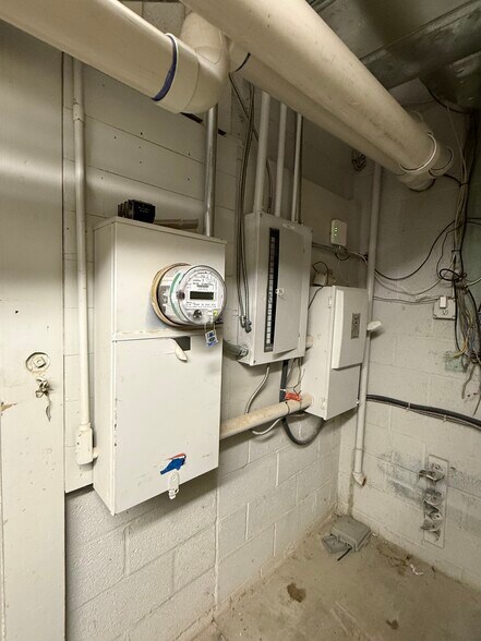 More Photos Of 53 Hancock St, Stratford Manufacturing For Lease