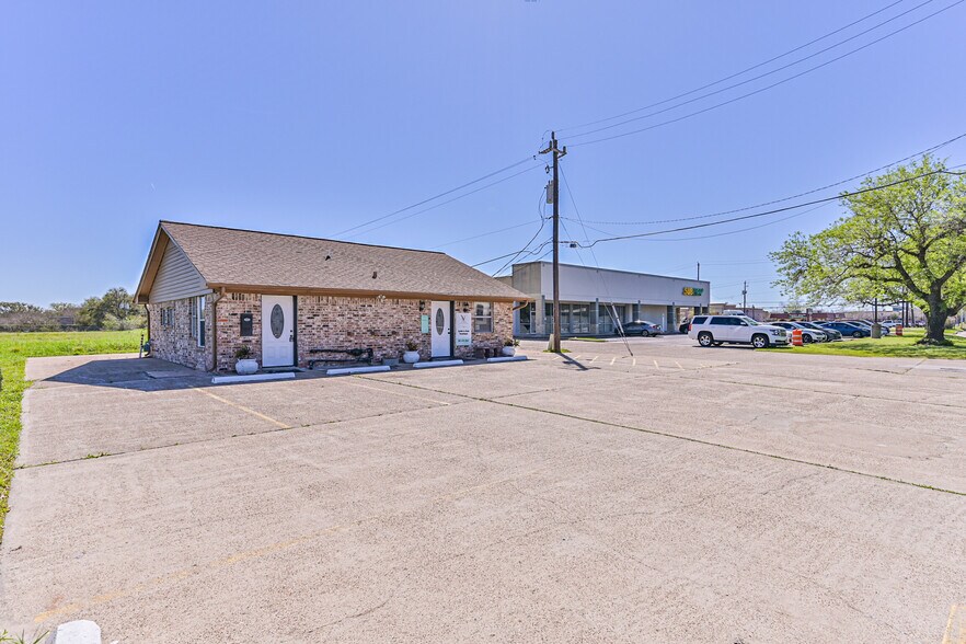 More Photos Of 5001 Luella Ave, Deer Park Office For Sale
