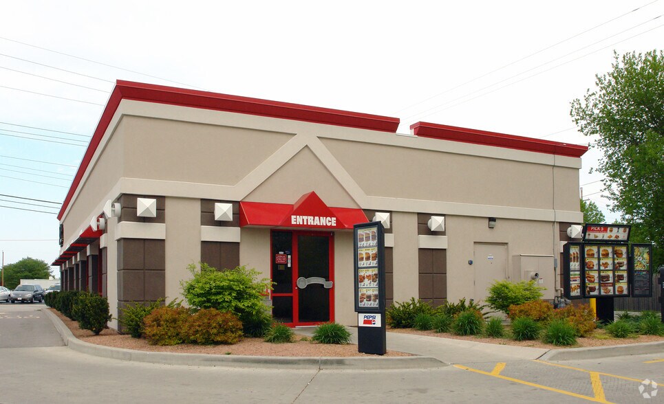 More Photos Of 3048 Douglas Ave, Racine Fast Food For Lease