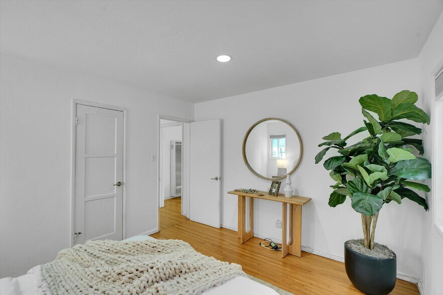More Photos Of 828 Hill St, Santa Monica Apartments For Sale