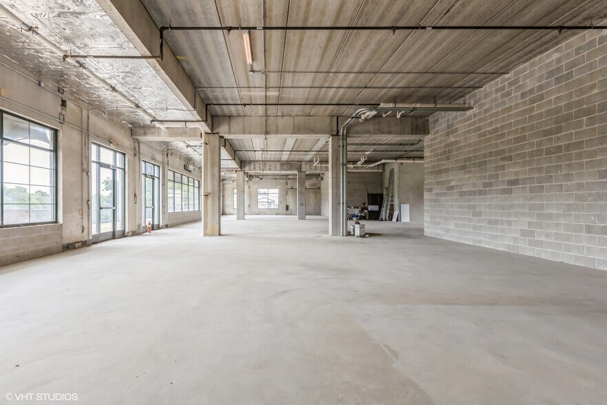 More Photos Of 160 S River St, Aurora Apartments For Lease