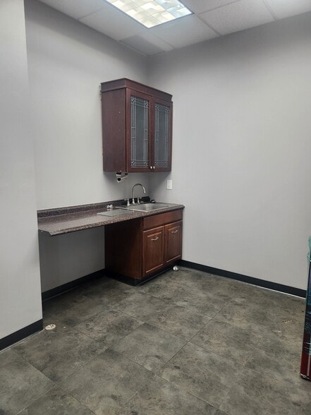 More Photos Of 6780 NE Roswell Rd, Atlanta Unknown For Lease