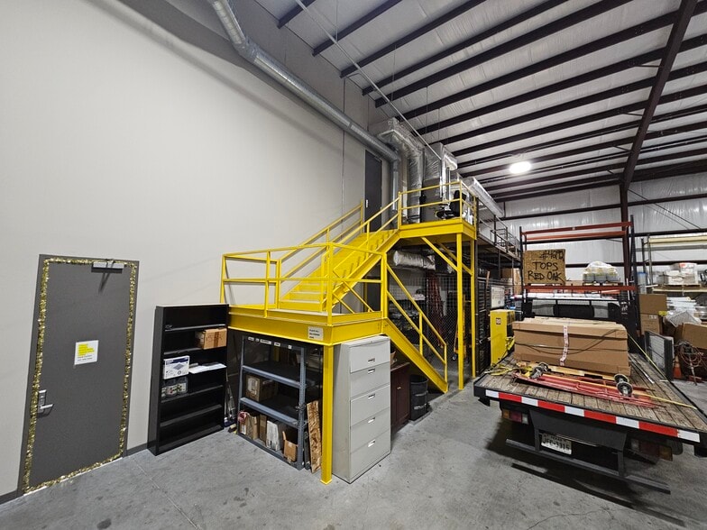 More Photos Of 12014 Windfern Rd, Houston Warehouse For Sale