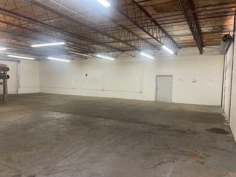 More Photos Of 5840 Ulmerton Rd, Clearwater Manufacturing For Lease