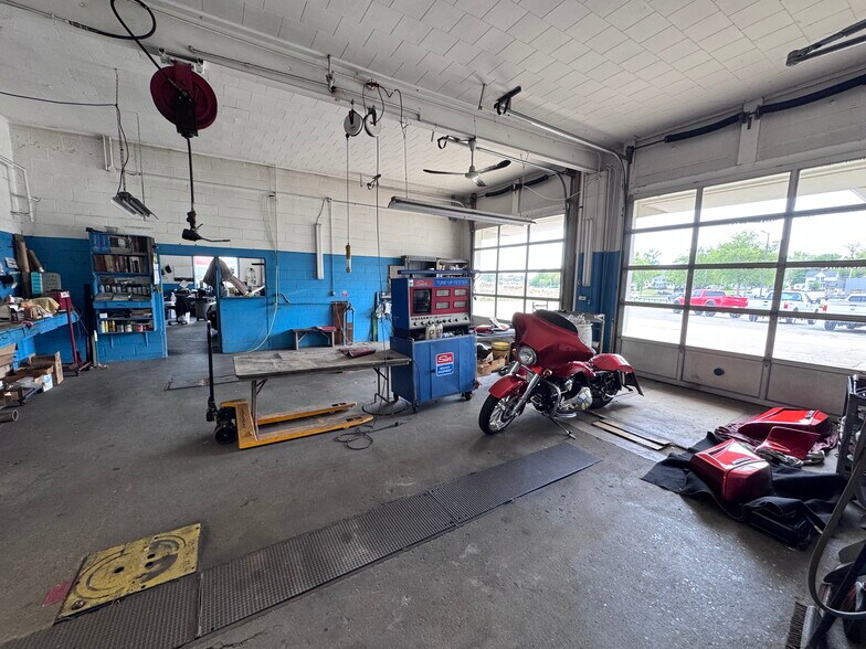 More Photos Of 343 E 8th St, Holland Showroom For Sale